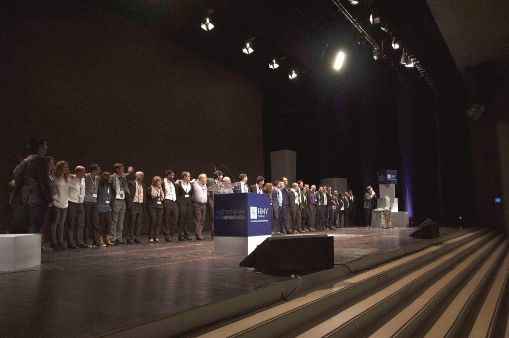 Parte del equipo de HMY Yudigar en el Congreso 2015 de la compañía.