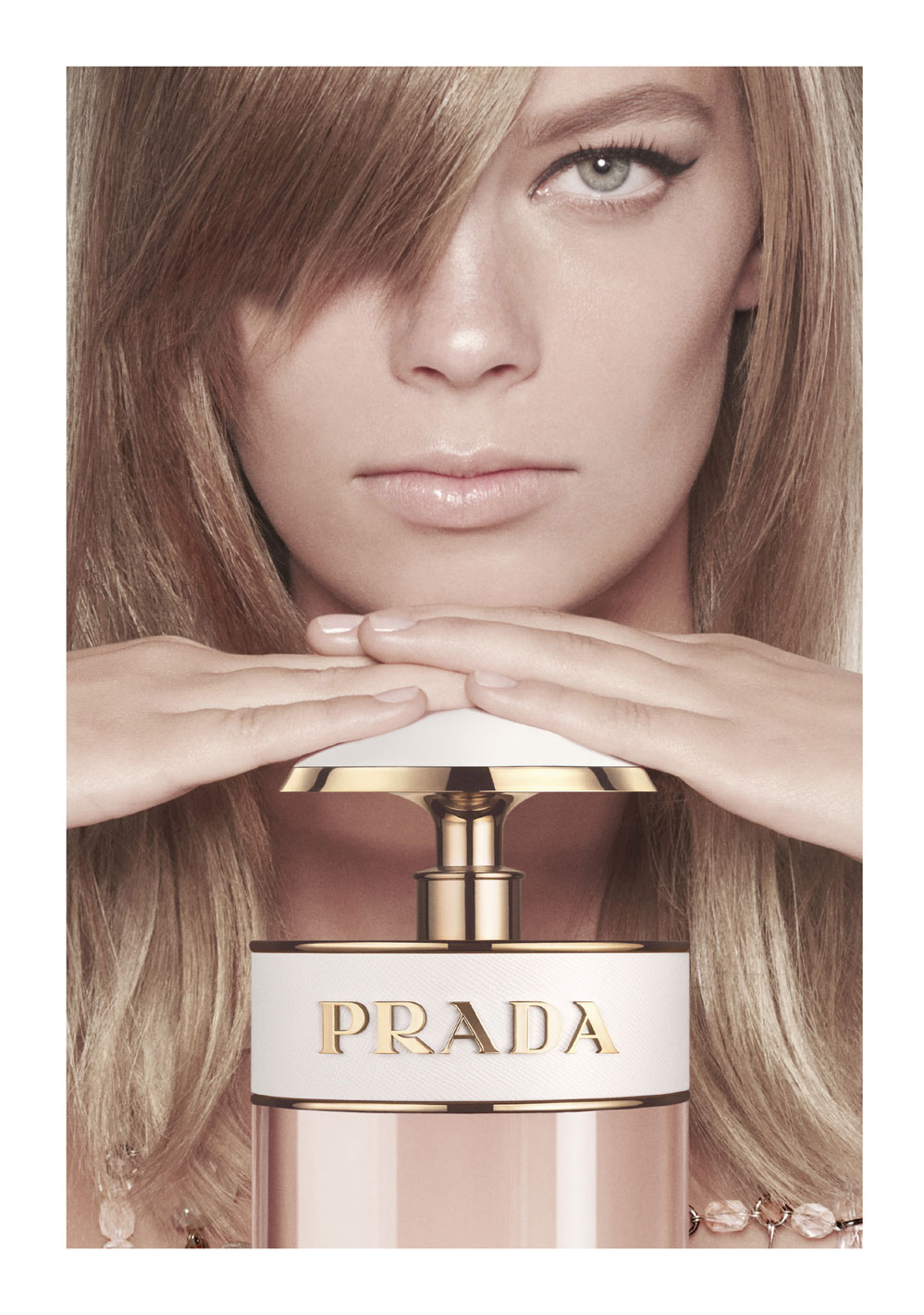 Visual publicitario de Prada Candy Kiss. Lexi Boling posa para Steven Meisel.