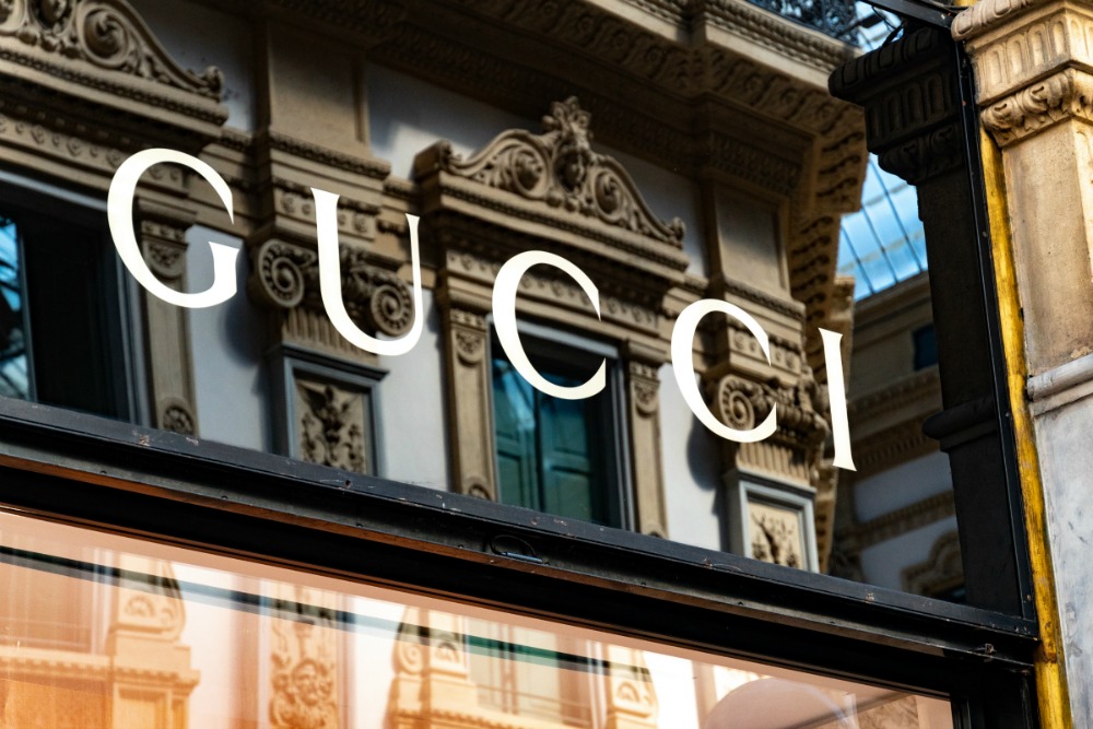 Gucci cierra sus fábricas en Italia