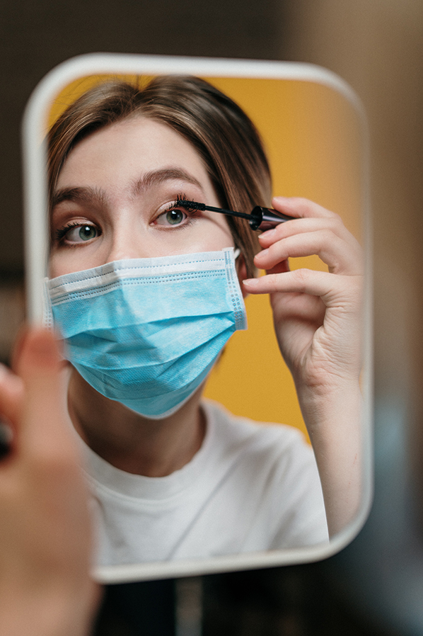 Potencia la expresividad de tu mirada con mascarilla para evitar contagio de covid-19